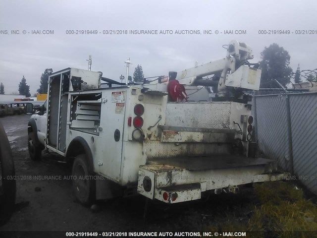 1FDAF57P97EA65716 - 2007 FORD F550 SUPER DUTY WHITE photo 3