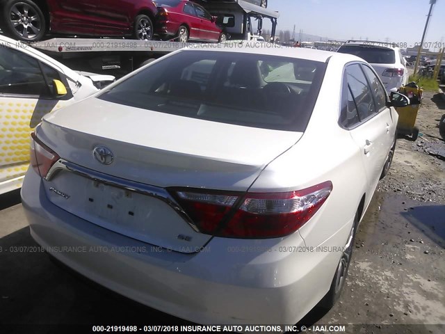 4T1BF1FK3FU036638 - 2015 TOYOTA CAMRY LE/XLE/SE/XSE WHITE photo 4