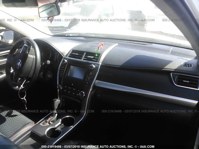 4T1BF1FK3FU036638 - 2015 TOYOTA CAMRY LE/XLE/SE/XSE WHITE photo 5