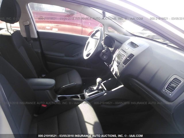 3KPFK4A77HE113566 - 2017 KIA FORTE LX SILVER photo 5