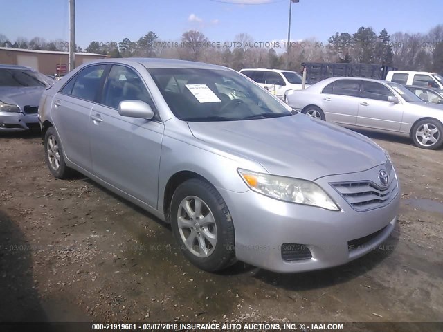 4T1BF3EK0BU650294 - 2011 TOYOTA CAMRY SE/LE/XLE SILVER photo 1