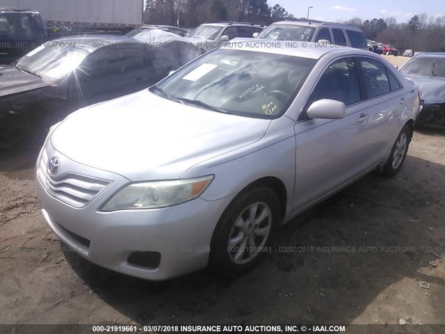 4T1BF3EK0BU650294 - 2011 TOYOTA CAMRY SE/LE/XLE SILVER photo 2