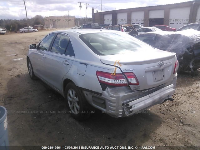 4T1BF3EK0BU650294 - 2011 TOYOTA CAMRY SE/LE/XLE SILVER photo 3