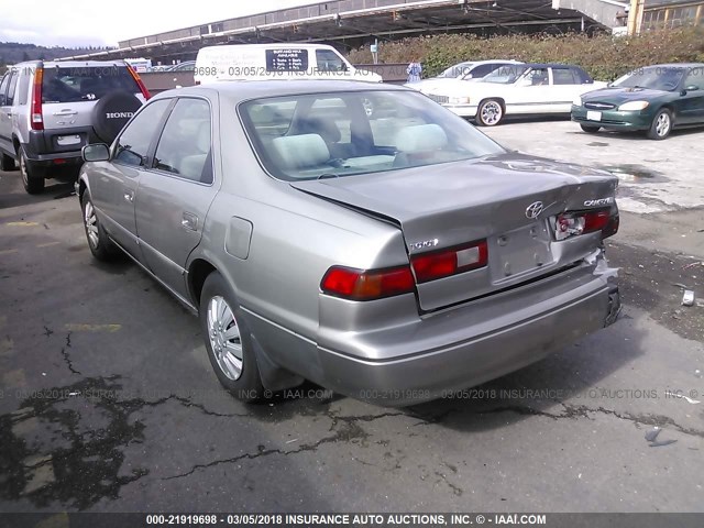 JT2BG22K8W0131774 - 1998 TOYOTA CAMRY CE/LE/XLE BROWN photo 3