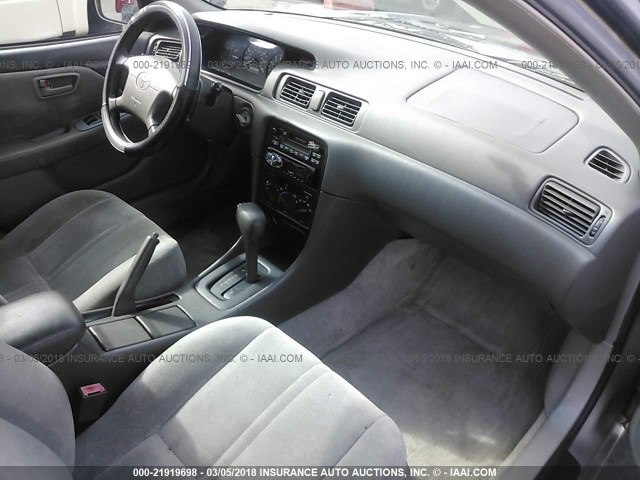 JT2BG22K8W0131774 - 1998 TOYOTA CAMRY CE/LE/XLE 棕色 照片 5