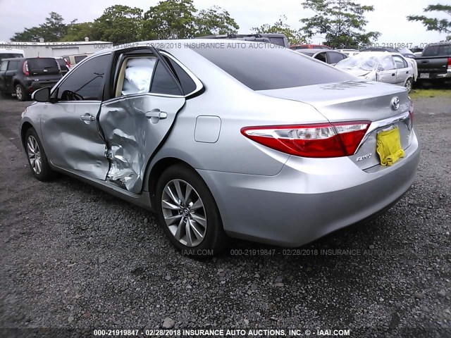 4T1BF1FK8HU355908 - 2017 TOYOTA CAMRY LE/XLE/SE/XSE 银色 照片 3