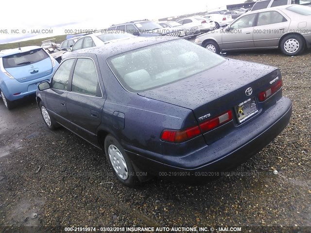 JT2BG22K9V0077156 - 1997 TOYOTA CAMRY LE/XLE BLUE photo 3