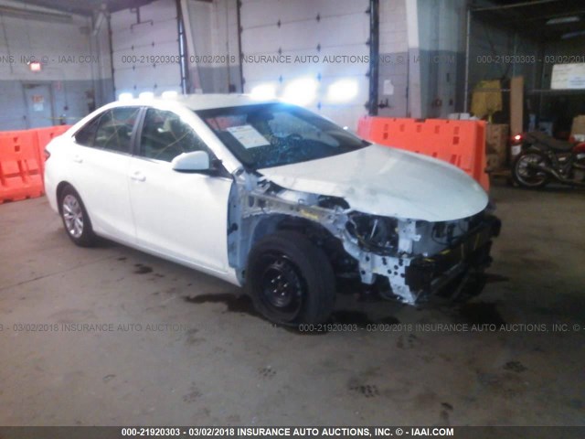 4T4BF1FK6GR536641 - 2016 TOYOTA CAMRY LE/XLE/SE/XSE თეთრი ფოტო 1