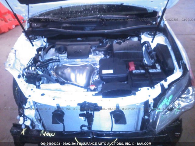 4T4BF1FK6GR536641 - 2016 TOYOTA CAMRY LE/XLE/SE/XSE თეთრი ფოტო 10
