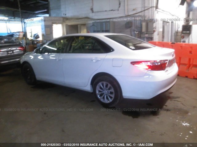 4T4BF1FK6GR536641 - 2016 TOYOTA CAMRY LE/XLE/SE/XSE თეთრი ფოტო 3