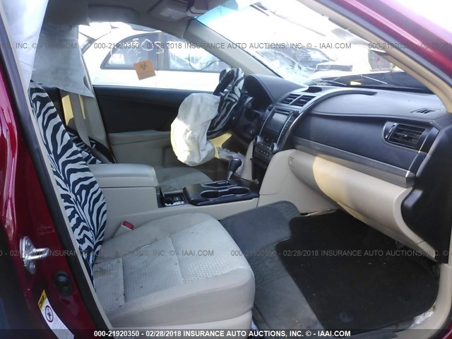 4T1BF1FK4DU668481 - 2013 TOYOTA CAMRY L/SE/LE/XLE 红色 照片 5