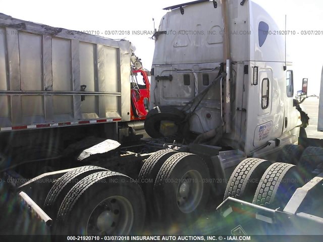 1FUJGLBG5BSAX0611 - 2011 FREIGHTLINER CASCADIA 125  WHITE photo 4