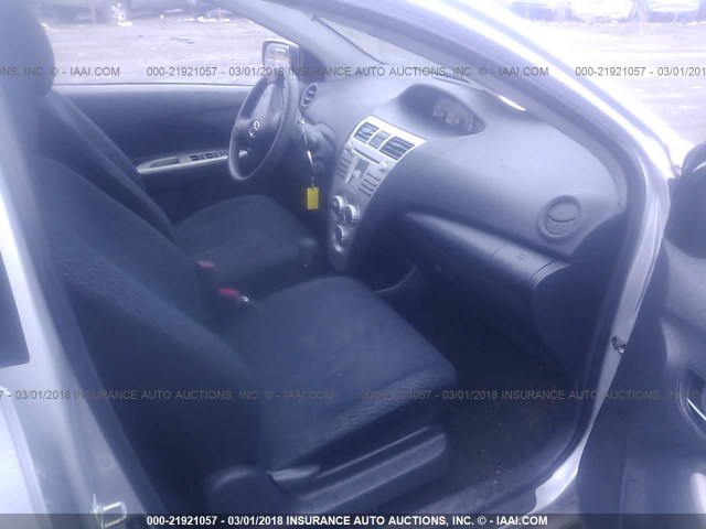 JTDBT923184006194 - 2008 TOYOTA YARIS SILVER photo 5