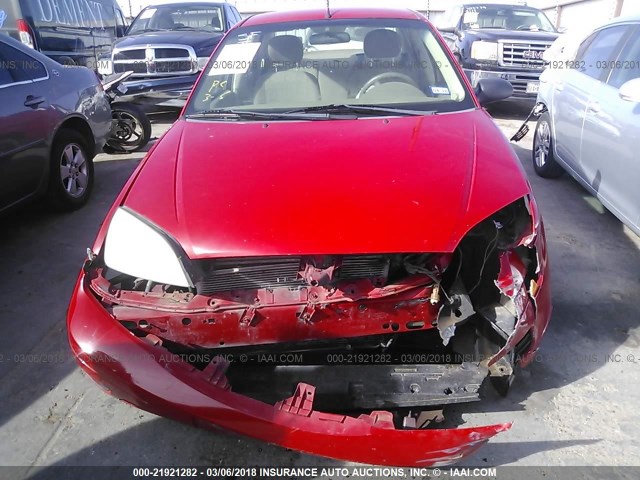 1FAFP34N25W224703 - 2005 FORD FOCUS ZX4 RED photo 6