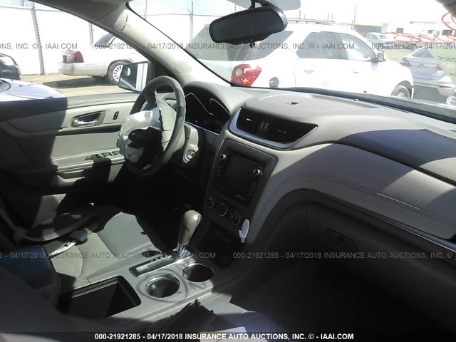 1GNKRFED8DJ110251 - 2013 CHEVROLET TRAVERSE LS GRAY photo 5