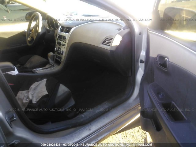 1G1ZB5E0XCF296369 - 2012 CHEVROLET MALIBU LS 银色 照片 5