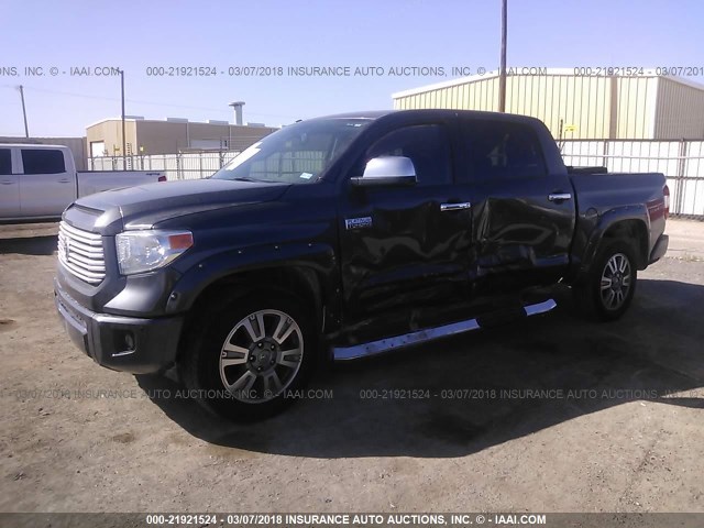 5TFAW5F14EX391636 - 2014 TOYOTA TUNDRA CREWMAX PLATINUM Grau Foto 2