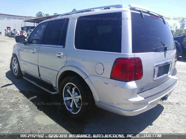 5LMFU28RX4LJ31138 - 2004 LINCOLN NAVIGATOR SILVER photo 3