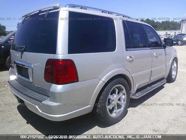 5LMFU28RX4LJ31138 - 2004 LINCOLN NAVIGATOR SILVER photo 4