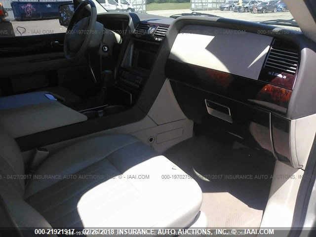 5LMFU28RX4LJ31138 - 2004 LINCOLN NAVIGATOR SILVER photo 5