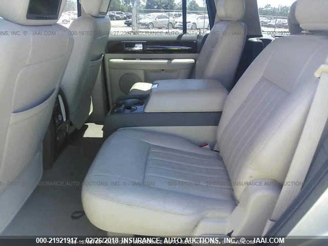 5LMFU28RX4LJ31138 - 2004 LINCOLN NAVIGATOR SILVER photo 8