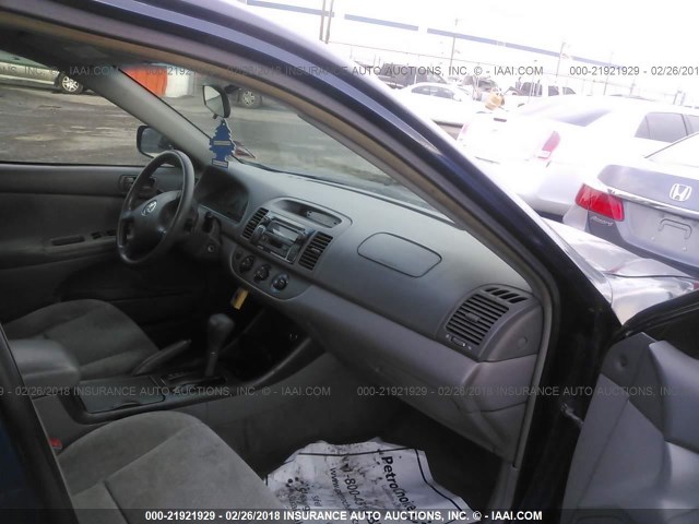 4T1BE32KX2U535676 - 2002 TOYOTA CAMRY LE/XLE/SE BLUE photo 5