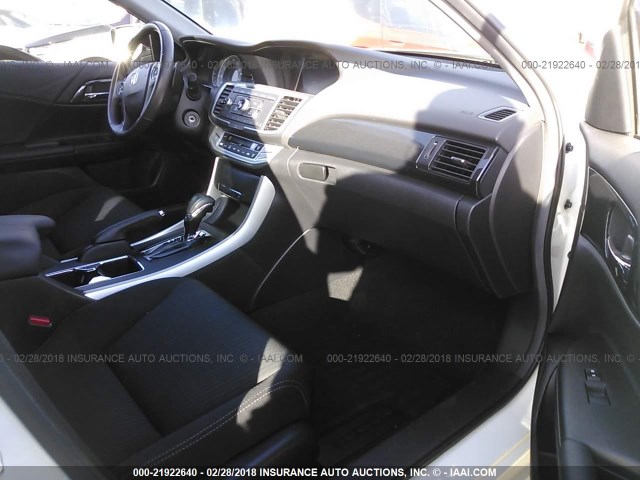 1HGCR2F50DA276827 - 2013 HONDA ACCORD SPORT 白色 照片 5