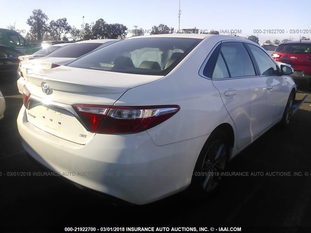 4T1BF1FK4FU038575 - 2015 TOYOTA CAMRY LE/XLE/SE/XSE WHITE photo 4