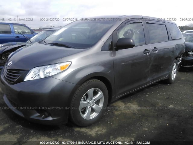 5TDZZ3DC3HS846571 - 2017 TOYOTA SIENNA GRAY photo 2