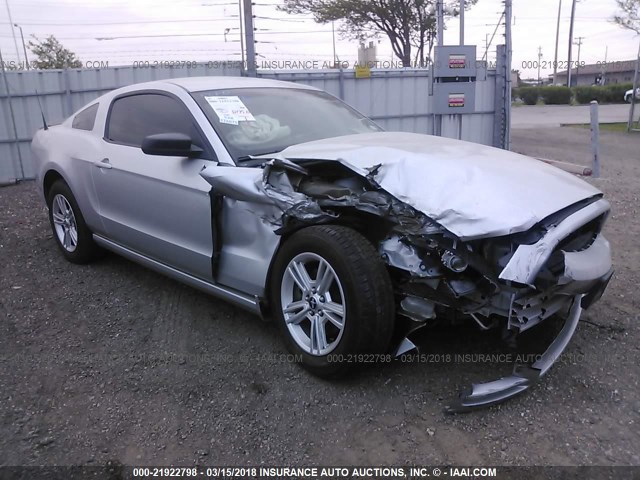 1ZVBP8AMXE5209967 - 2014 FORD MUSTANG SILVER photo 1