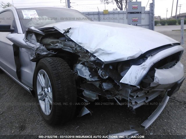 1ZVBP8AMXE5209967 - 2014 FORD MUSTANG SILVER photo 6
