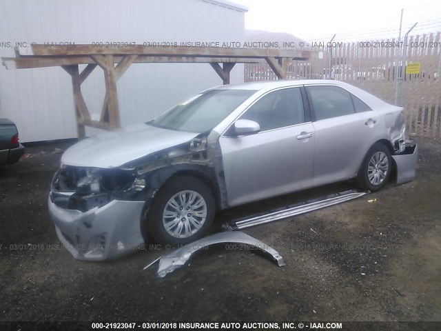 4T4BF1FK6ER338770 - 2014 TOYOTA CAMRY L/SE/LE/XLE 银色 照片 2