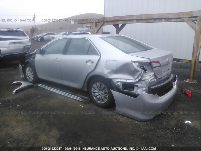 4T4BF1FK6ER338770 - 2014 TOYOTA CAMRY L/SE/LE/XLE SILVER photo 3
