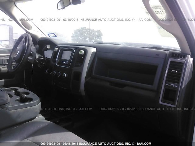 3C6MR5AJ1HG658405 - 2017 RAM 2500 ST WHITE photo 5