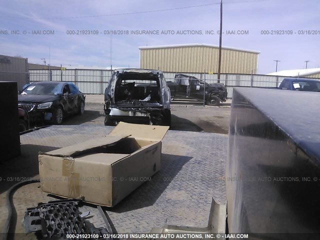 3C6MR5AJ1HG658405 - 2017 RAM 2500 ST WHITE photo 8