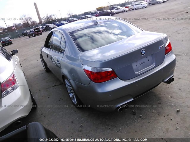 WBSNB93586B582477 - 2006 BMW M5 GRAY photo 3