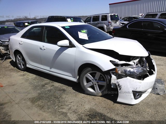 4T1BF1FK4CU163765 - 2012 TOYOTA CAMRY SE/LE/XLE WHITE photo 1