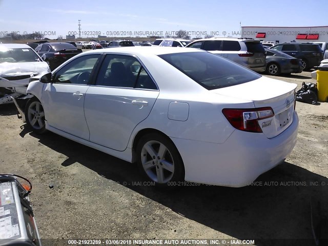 4T1BF1FK4CU163765 - 2012 TOYOTA CAMRY SE/LE/XLE WHITE photo 3