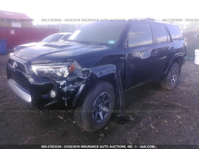 JTEBU5JR0H5463337 - 2017 TOYOTA 4RUNNER SR5 PREM/LTDL/TRAIL/TRD BLACK photo 2