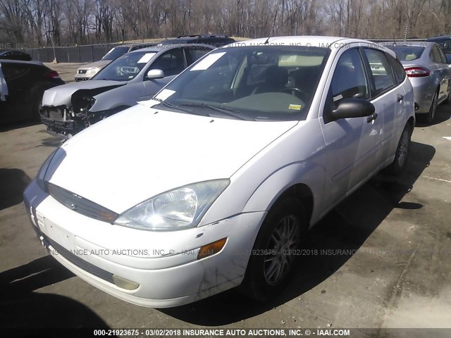 3FAFP37393R124771 - 2003 FORD FOCUS ZX5 WHITE photo 2