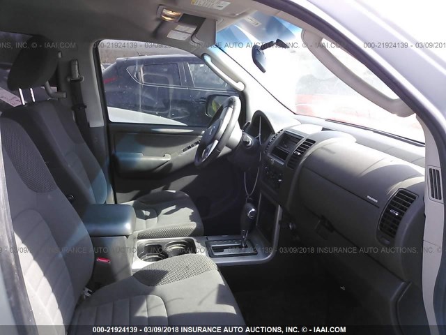 5N1AR1NN6BC634415 - 2011 NISSAN PATHFINDER S/LE/SE SILVER photo 5