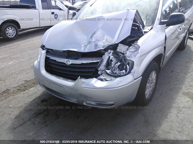 2C4GP44R15R140050 - 2005 CHRYSLER TOWN & COUNTRY LX SILVER photo 6