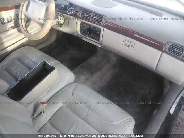 1G6KD54Y5XU774311 - 1999 CADILLAC DEVILLE WHITE photo 5