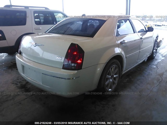 2C3JA53G45H145315 - 2005 CHRYSLER 300 TOURING WHITE photo 4