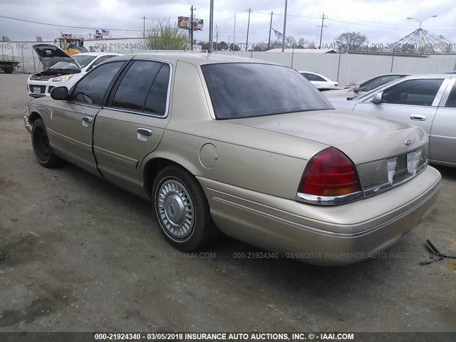 2FAFP73W5YX149960 - 2000 FORD CROWN VICTORIA  GOLD photo 3