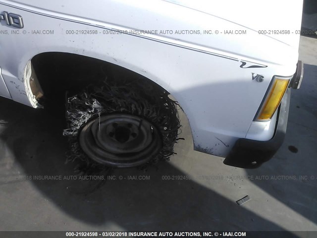 1GCBS14B8C8136323 - 1982 CHEVROLET S TRUCK S10 WHITE photo 6