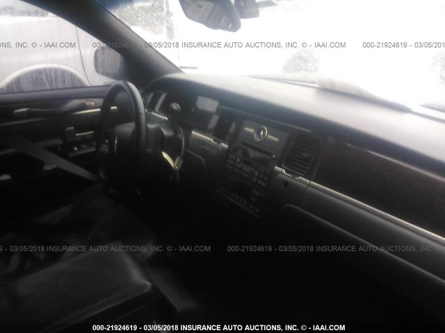 2LNBL8EV2BX751264 - 2011 LINCOLN TOWN CAR EXECUTIVE L BLACK photo 5