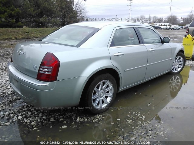 2C3JA63H85H504390 - 2005 CHRYSLER 300C SILVER photo 4