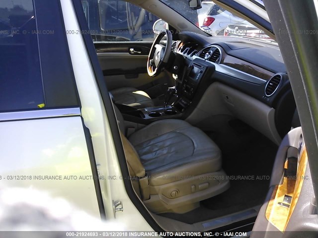 5GALRCEDXAJ113919 - 2010 BUICK ENCLAVE CXL 白色 照片 5
