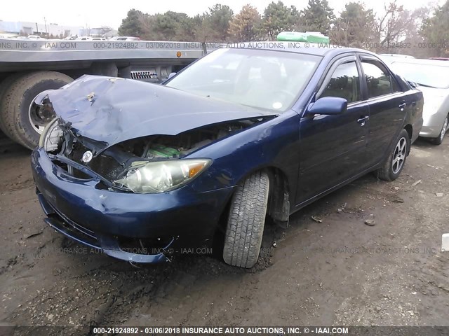 JTDBE32K353031128 - 2005 TOYOTA CAMRY LE/XLE/SE ლურჯი ფოტო 2